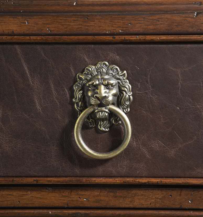 This FFDM Hyde Park piece has a small yet significant silver element that makes this drawer a beauty to behold. 