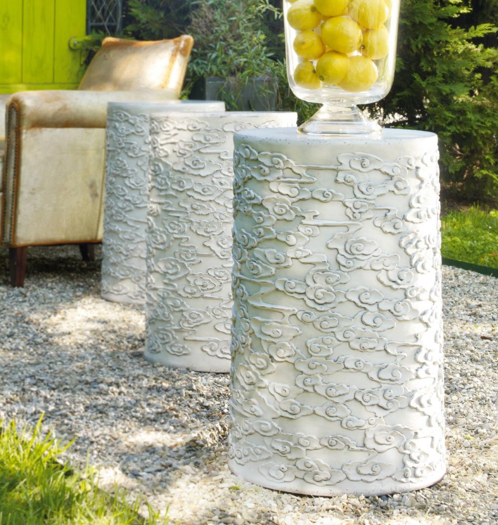 Make your patio more exciting with this Hooker Furniture Living Room Melange Flowered Drum Table. 